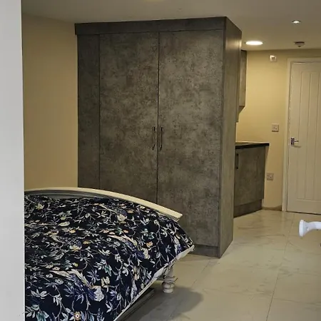 Cozy Studio Near To Tube Station Redbridge Exterior photo