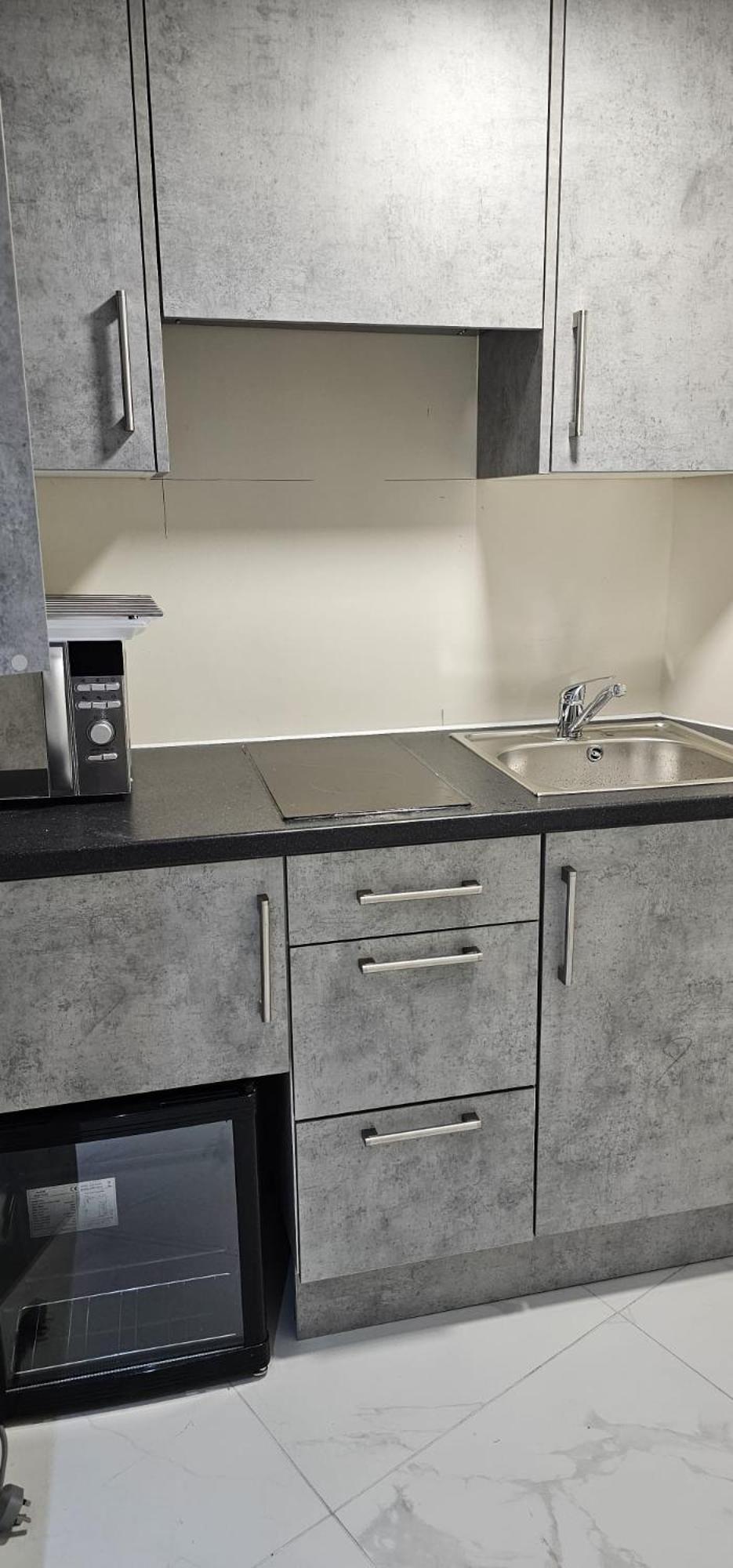 Cozy Near To Tube Station Apartment
